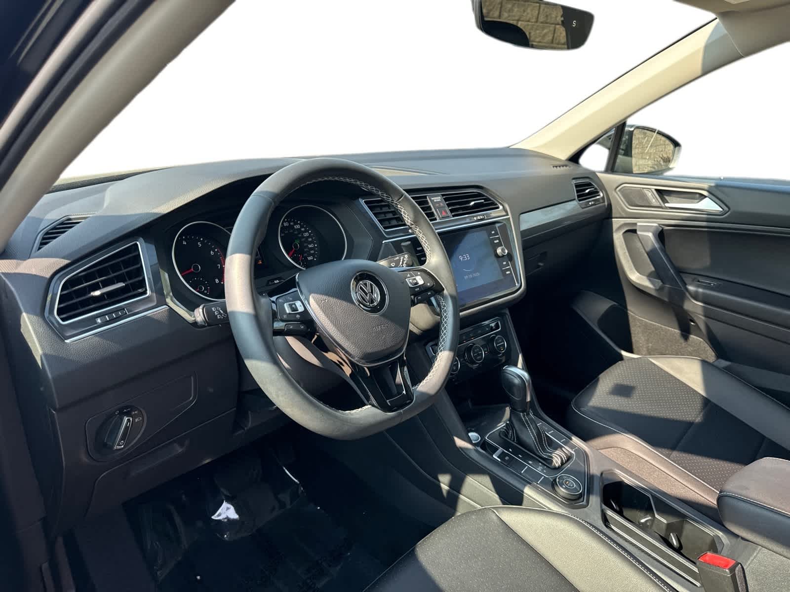 2021 Volkswagen Tiguan SE photo 2
