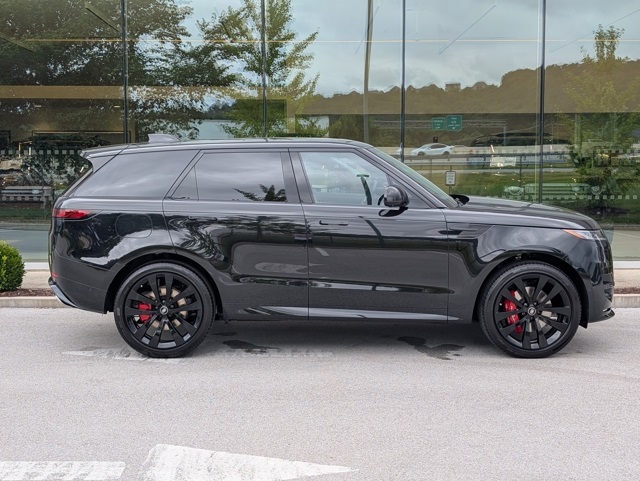 2025 Land Rover Range Rover Sport SE photo 5
