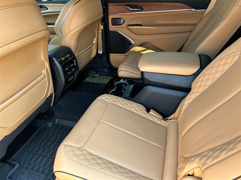 2023 Jeep Grand Cherokee L Summit photo 13