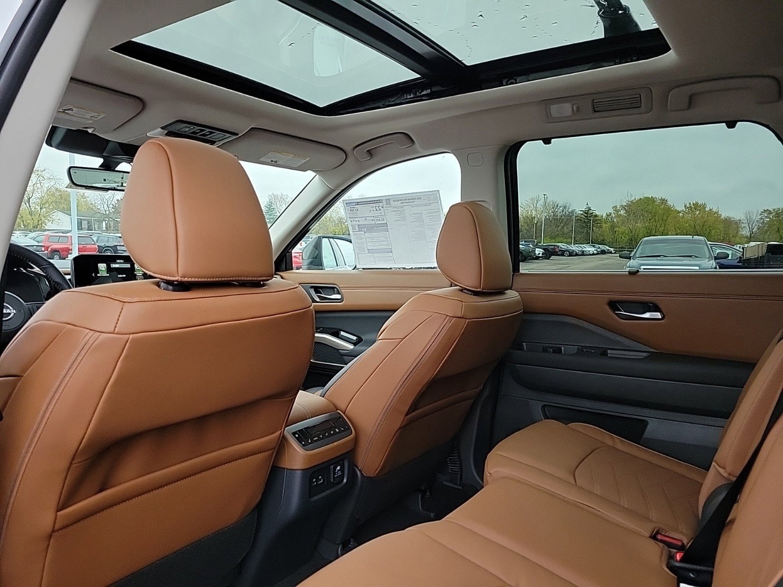2025 Nissan Pathfinder Platinum photo 12