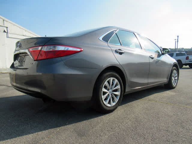 2015 Toyota Camry LE photo 6