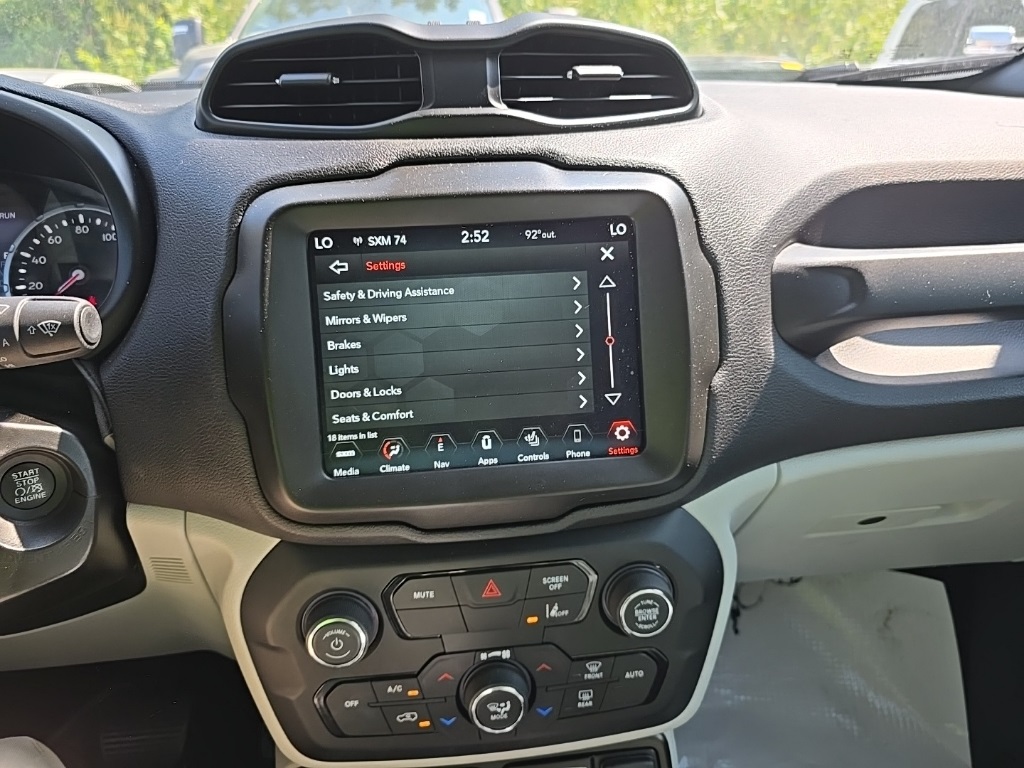 2022 Jeep Renegade Latitude photo 21