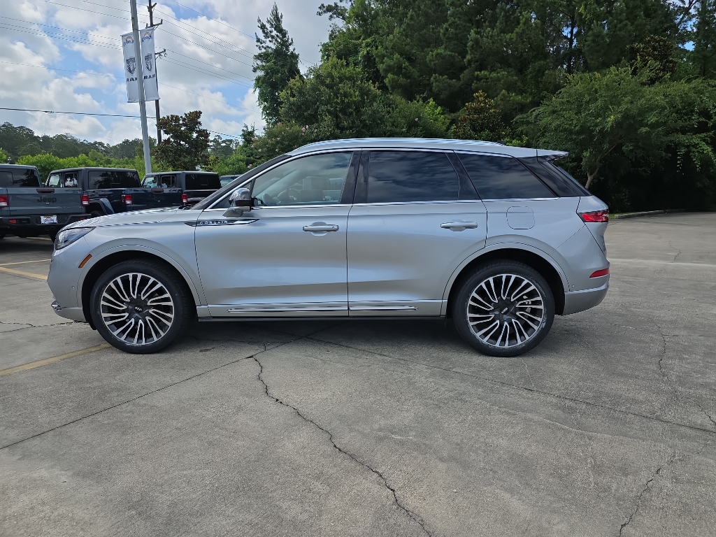 2021 Lincoln Corsair Standard photo 4