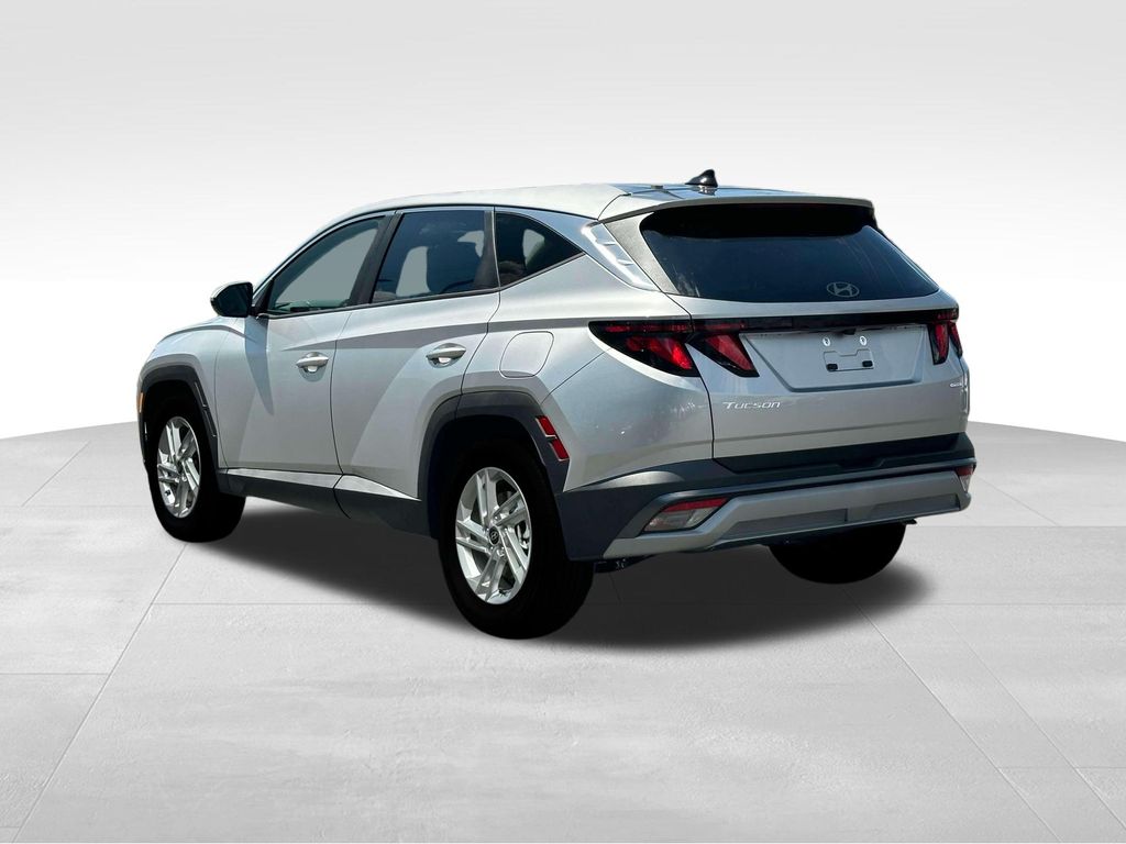 2025 Hyundai Tucson SE photo 6