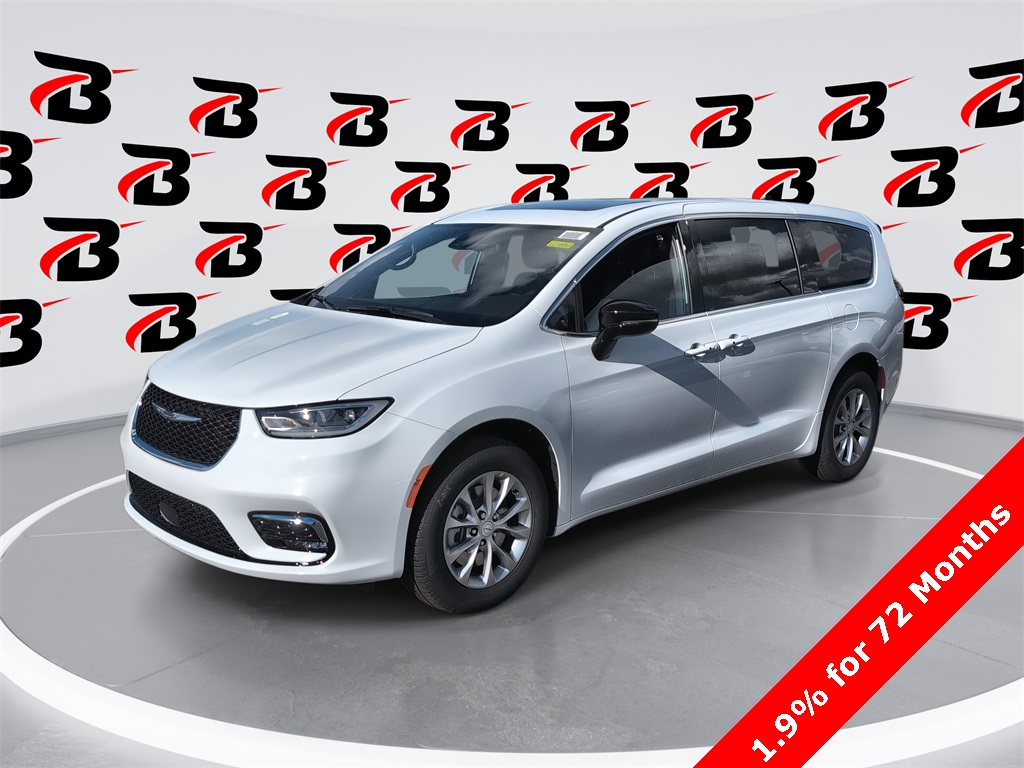2026 Chrysler Pacifica Select's photo
