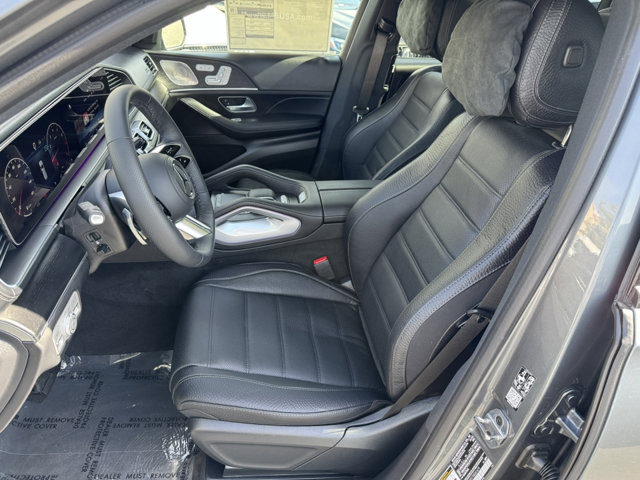 2025 Mercedes Benz GLS 580 4MATIC photo 2