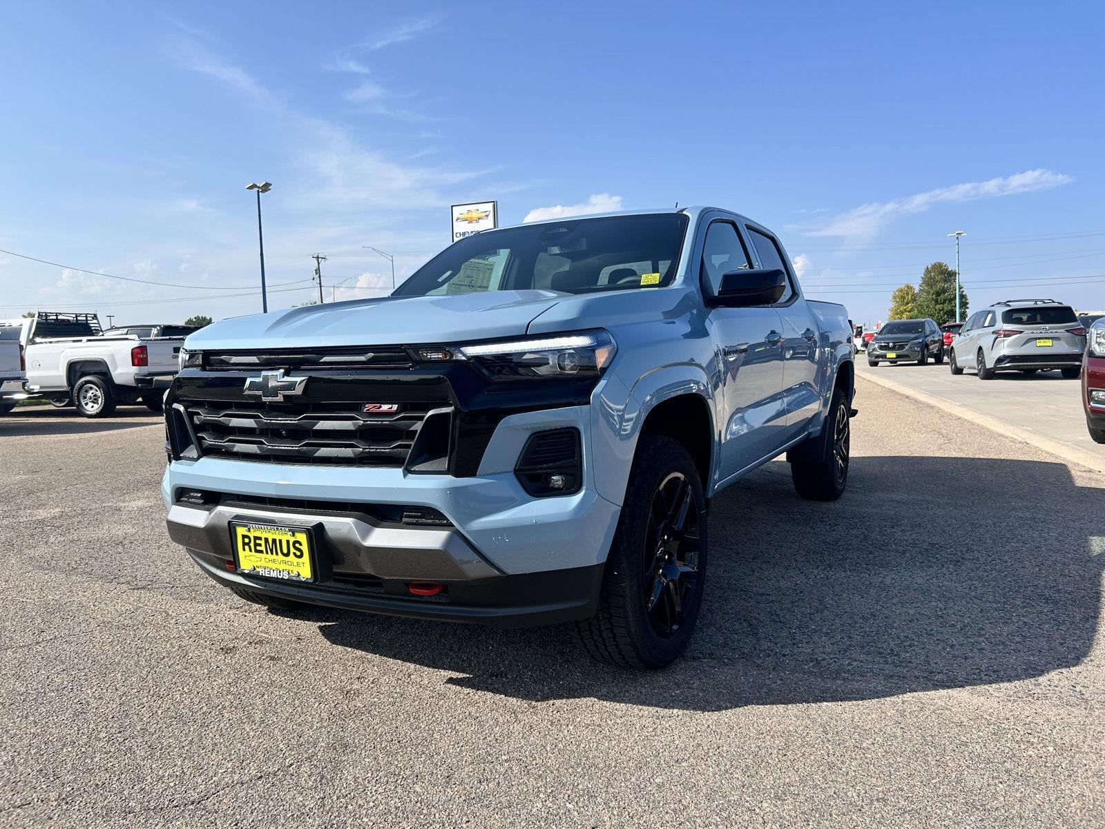 2025 Chevrolet Colorado Z71 photo 3