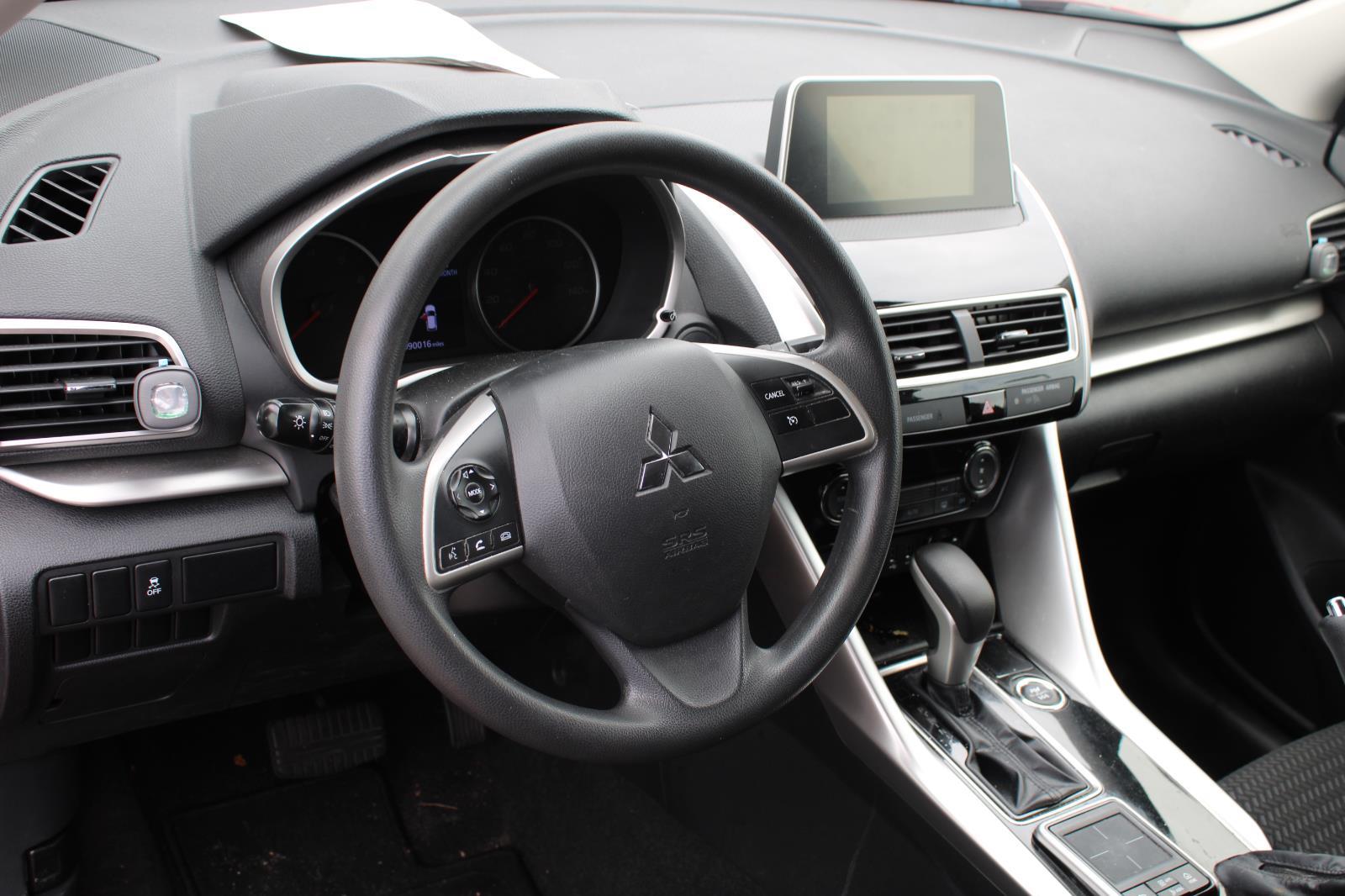 2019 Mitsubishi Eclipse Cross LE photo 9