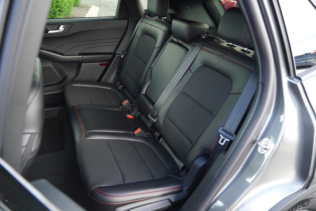2025 Ford Escape ST-Line photo 8