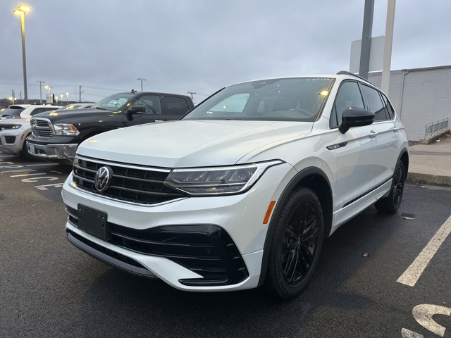 2022 Volkswagen Tiguan SE R-LINE BLACK's photo