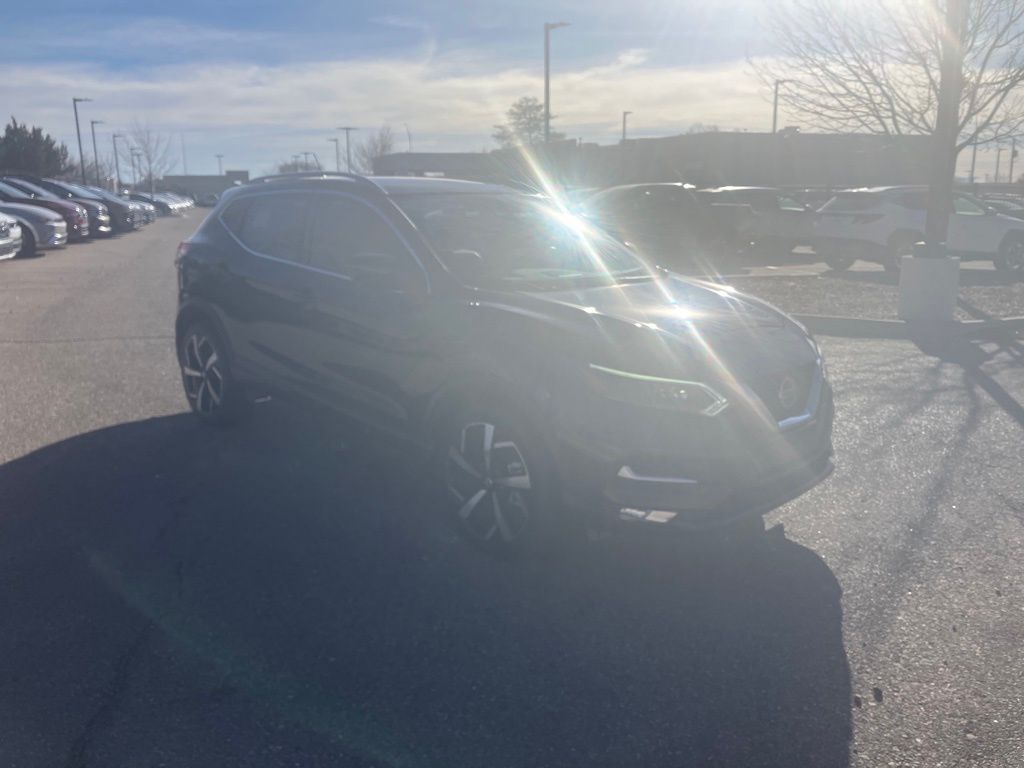 2022 Nissan Rogue Sport SL's photo