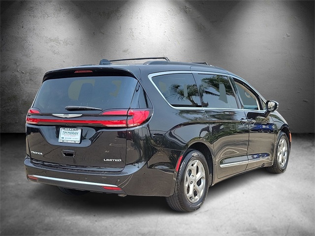 2023 Chrysler Pacifica Limited photo 3