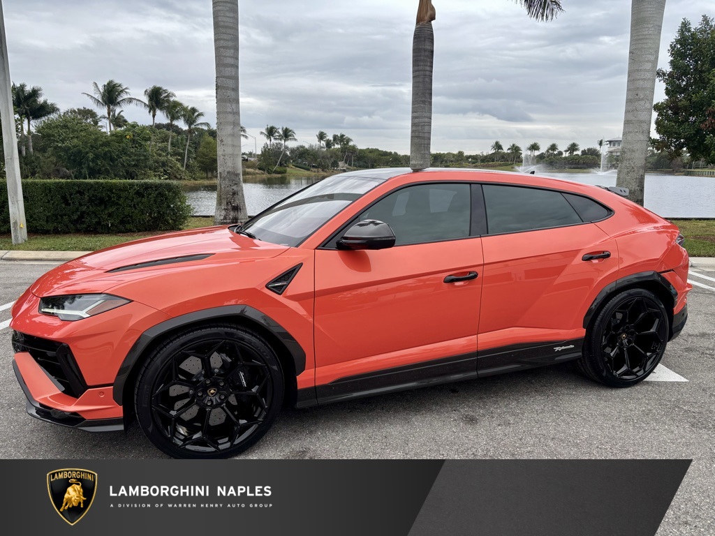2023 Lamborghini Urus Performante's photo