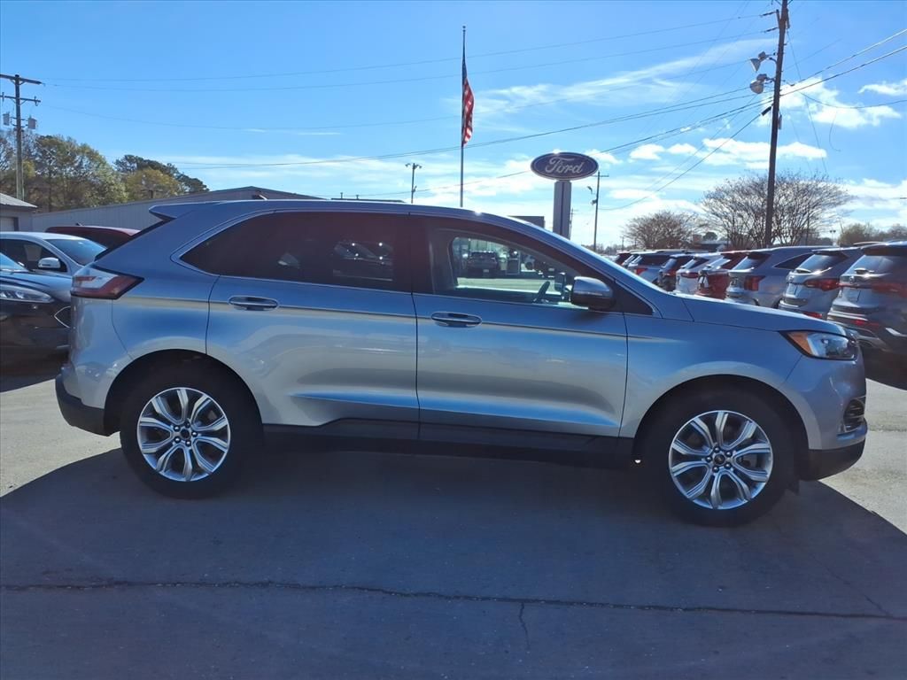 2024 Ford Edge Titanium photo 4