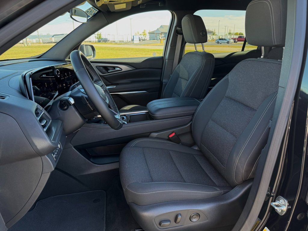2025 Chevrolet Traverse photo 9