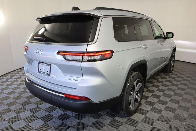 2025 Jeep Grand Cherokee Limited photo 2
