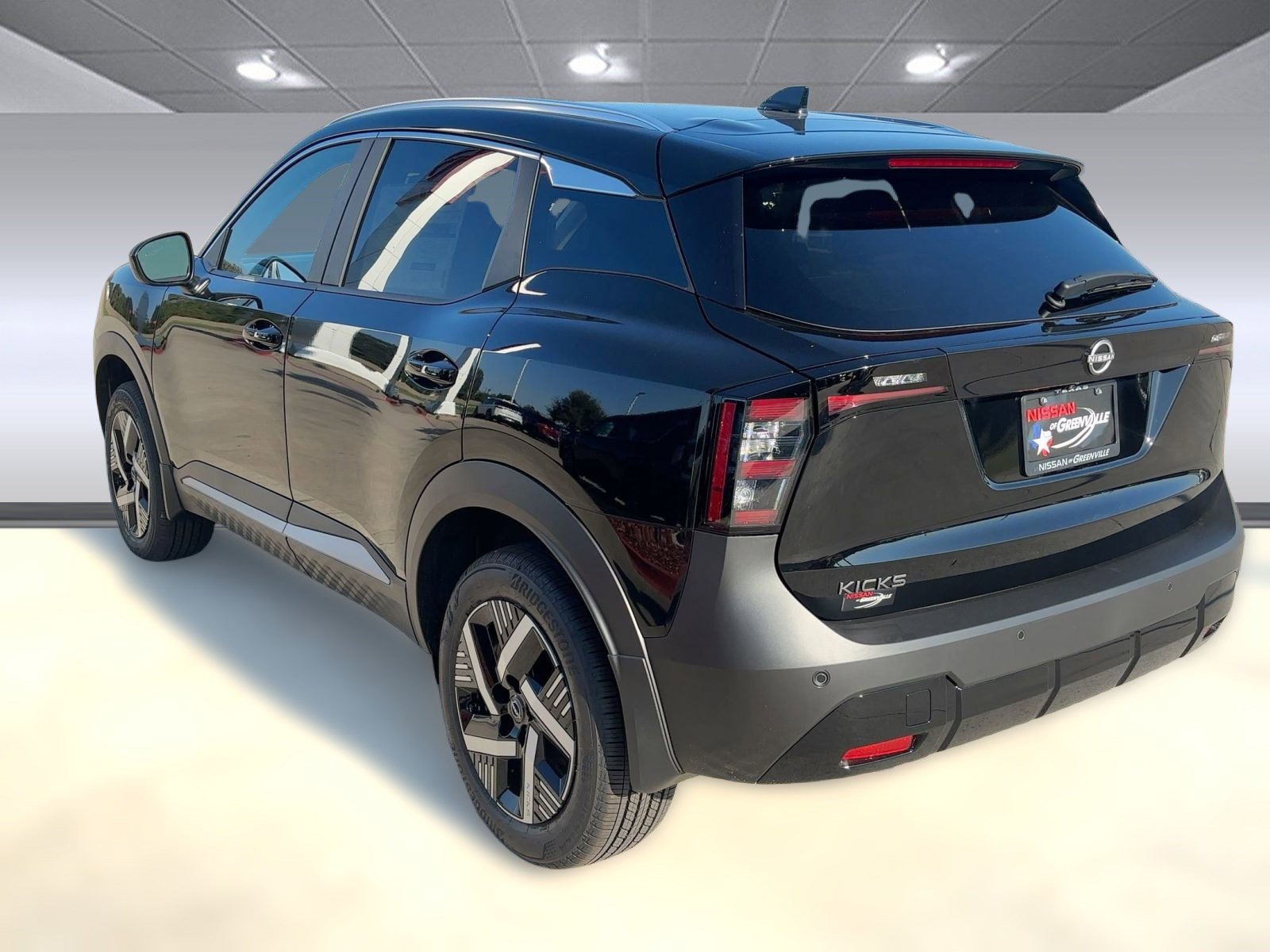 2026 Nissan Kicks SV photo 2
