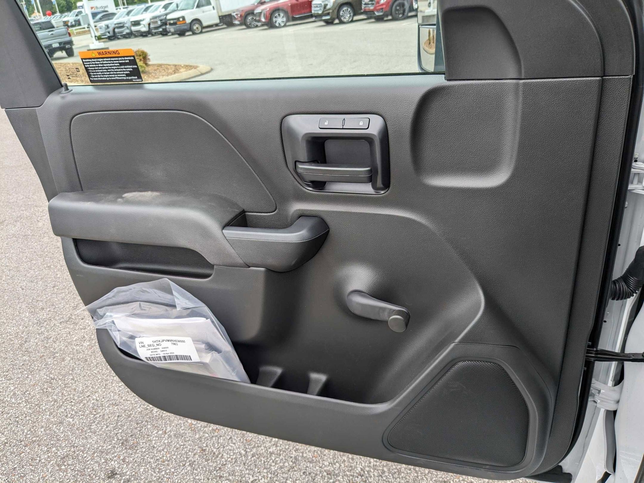 2024 Chevrolet Silverado 6500HD photo 6