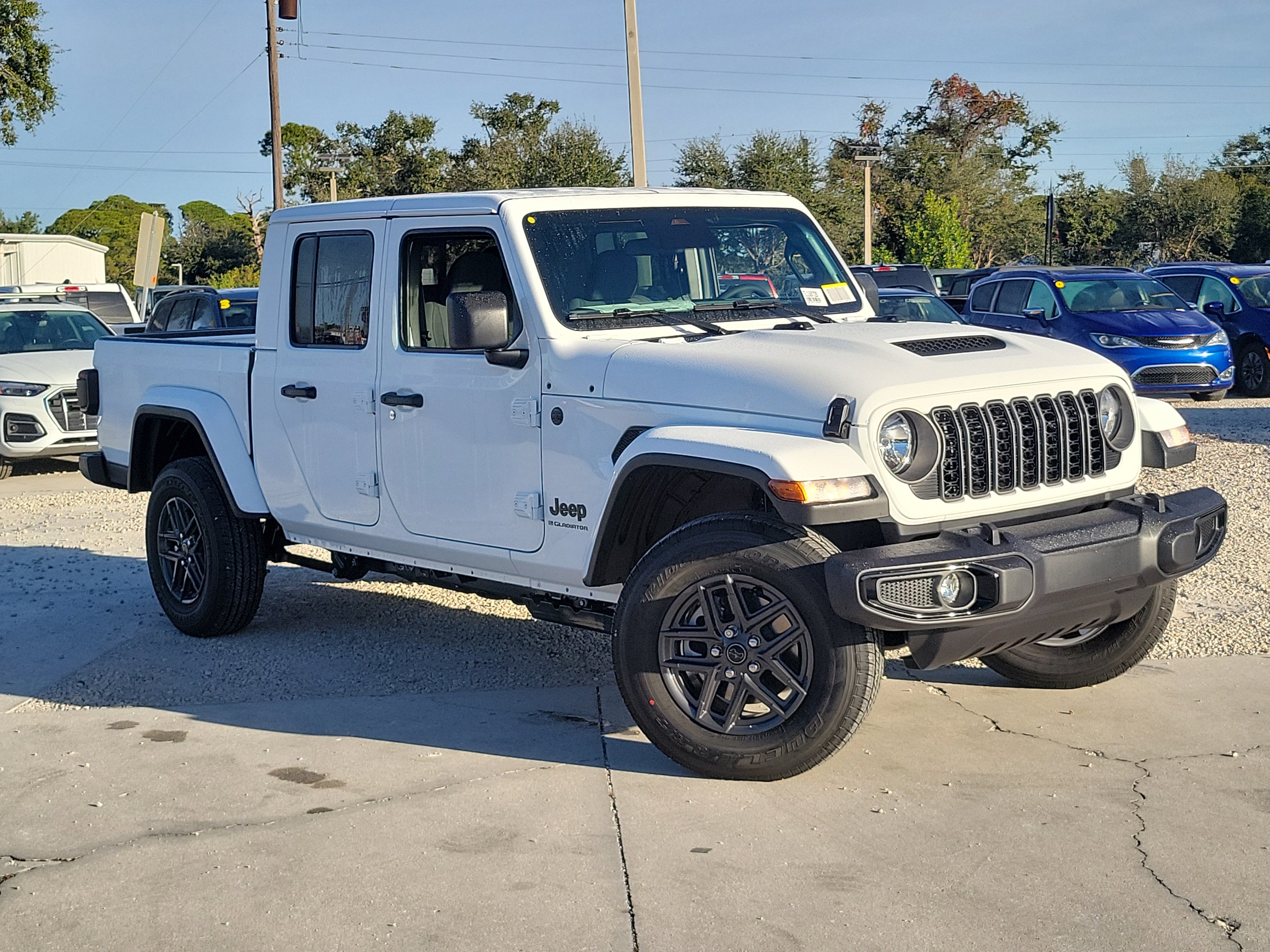 2026 Jeep Gladiator Sport S's photo