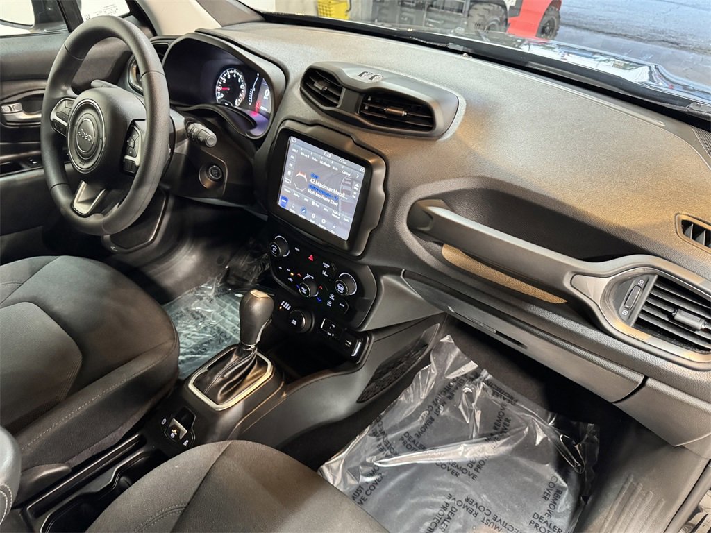 2023 Jeep Renegade Latitude Upland photo 25
