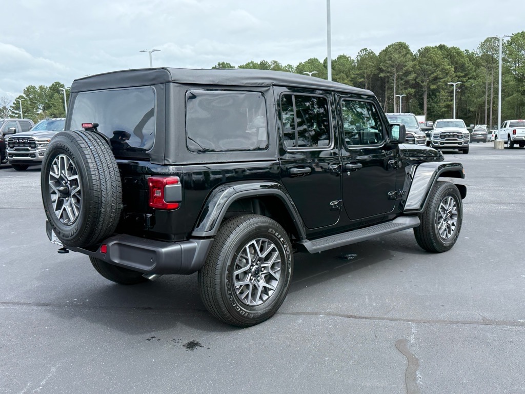 2025 Jeep Wrangler Sahara photo 3