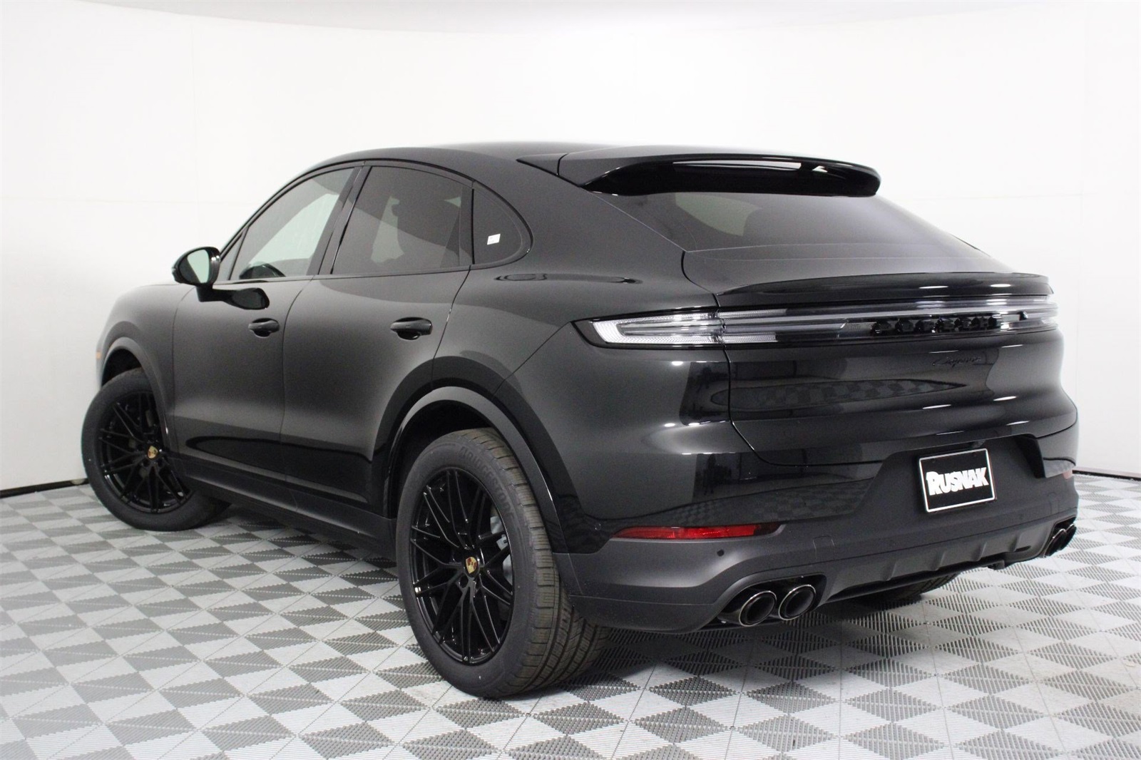 2025 Porsche Cayenne Coupe photo 2