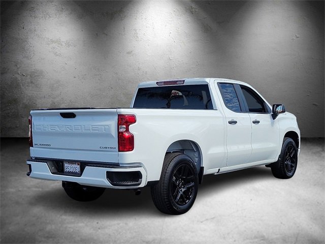 2025 Chevrolet Silverado 1500 Custom photo 3