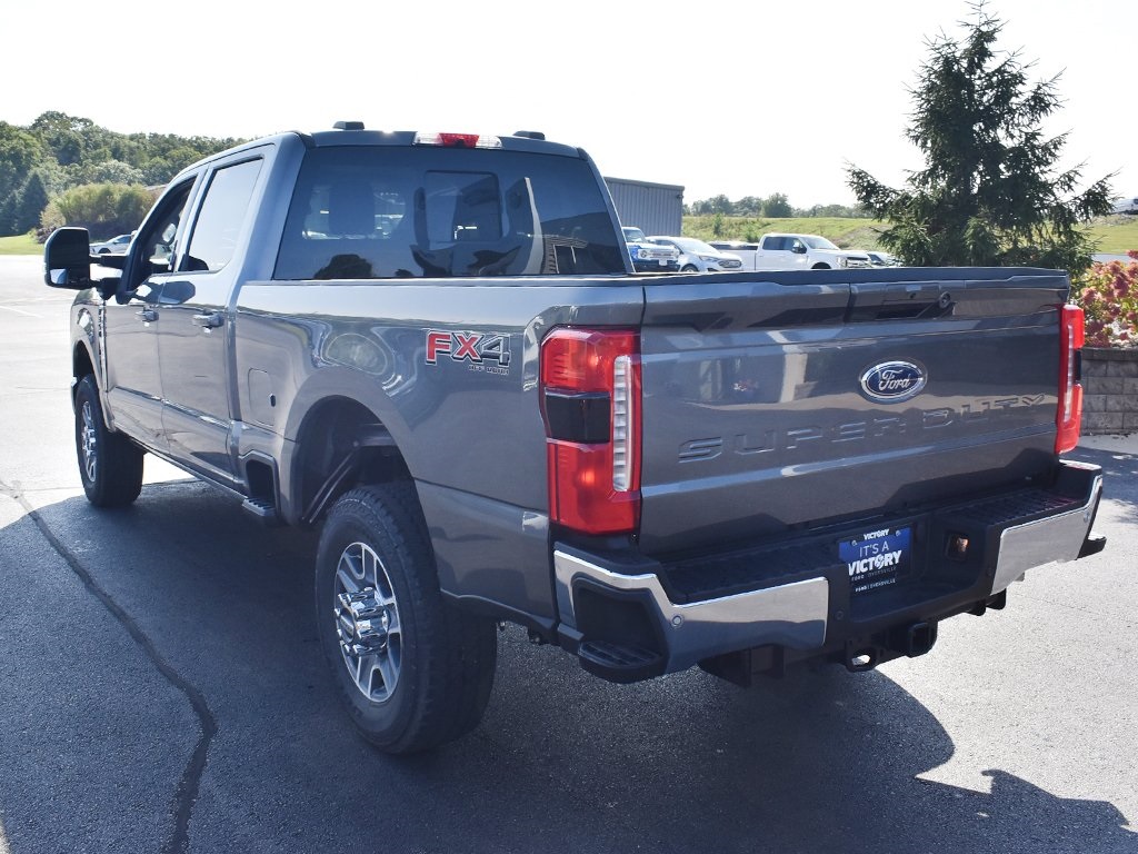 2026 Ford F-350 Lariat photo 3