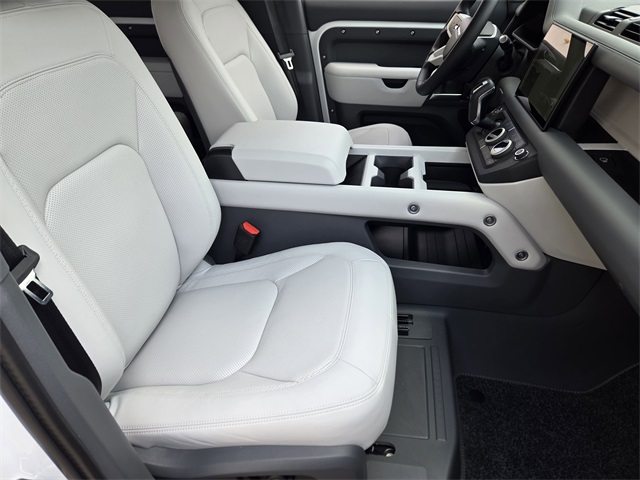 2025 Land Rover Defender 110 X-Dynamic SE photo 9