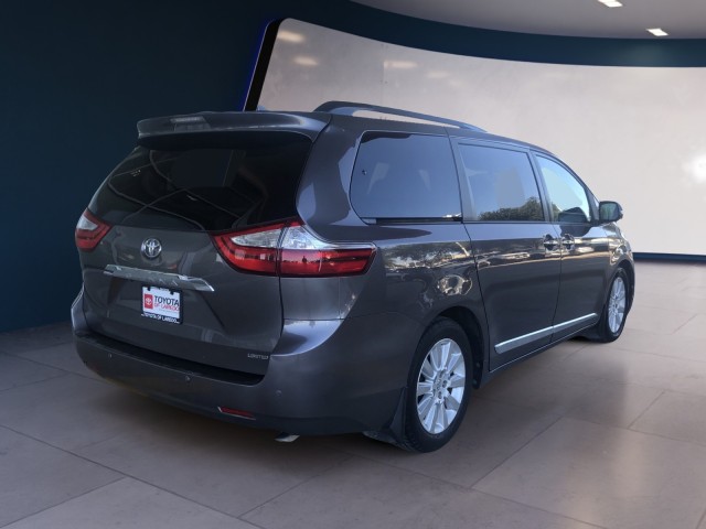 2016 Toyota Sienna Limited Premium photo 4