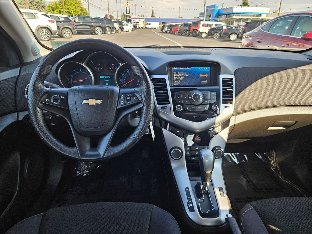 2015 Chevrolet Cruze LT photo 23
