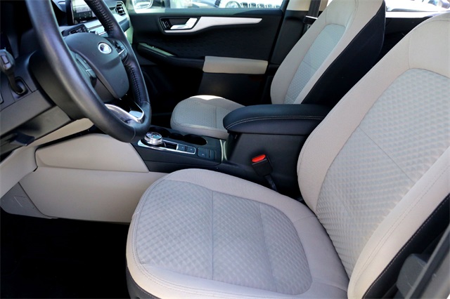 2020 Ford Escape SE Sport Hybrid photo 9