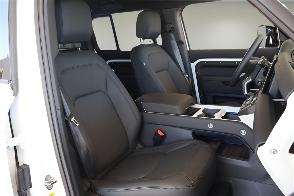 2025 Land Rover Defender 110 S photo 16