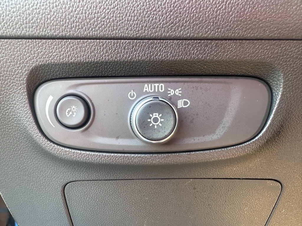 2025 Buick Encore GX Sport Touring photo 5