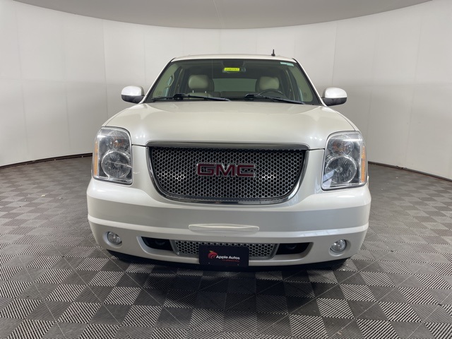 Used 2011 GMC Yukon Denali with VIN 1GKS2EEF6BR164322 for sale in Shakopee, Minnesota
