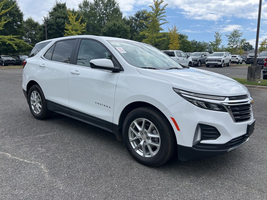 2022 Chevrolet Equinox LT photo 3