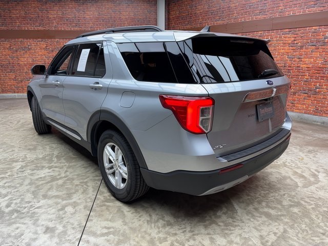 2023 Ford Explorer XLT photo 2