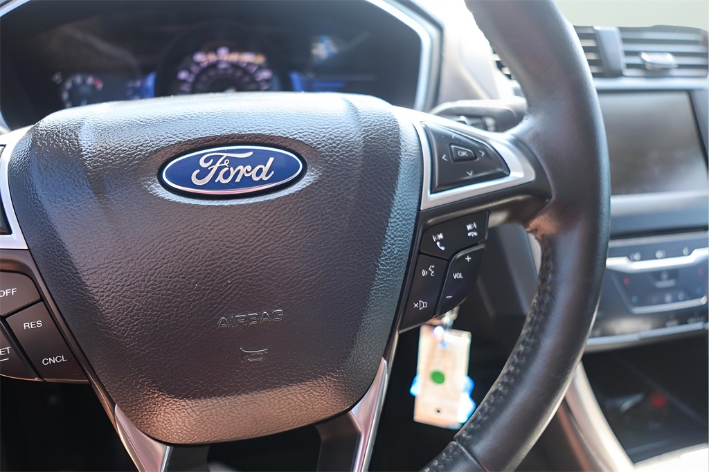 2015 Ford Fusion SE photo 12