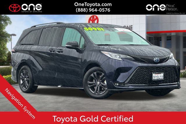 2025 Toyota Sienna XSE's photo