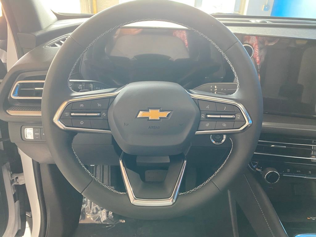 2026 Chevrolet Traverse photo 2
