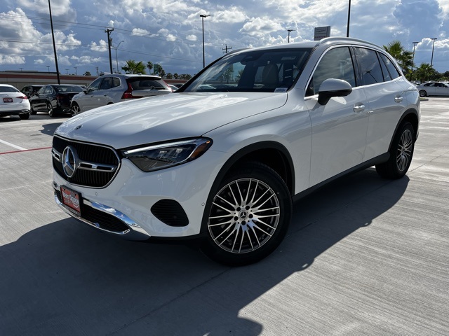 2026 Mercedes Benz GLC 300 photo 2
