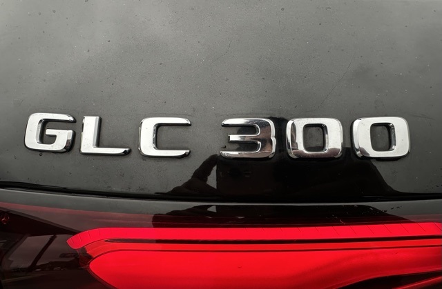 2023 Mercedes Benz GLC 300 4MATIC photo 4