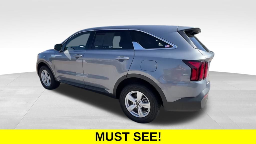 2023 Kia Sorento LX photo 3