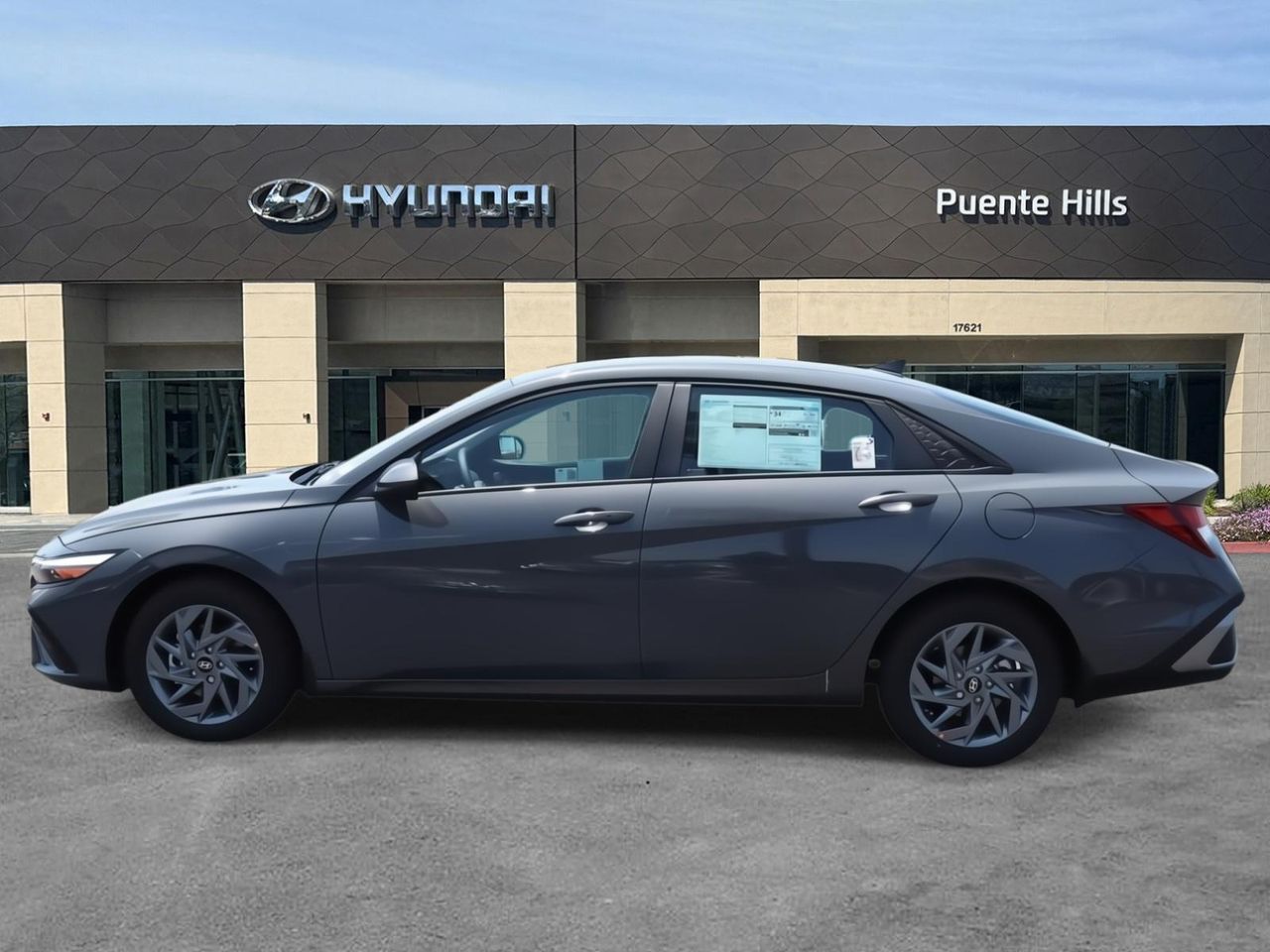 2025 Hyundai Elantra SEL Sport photo 4