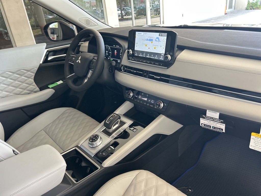 2025 Mitsubishi Outlander PHEV SEL Platinum photo 27