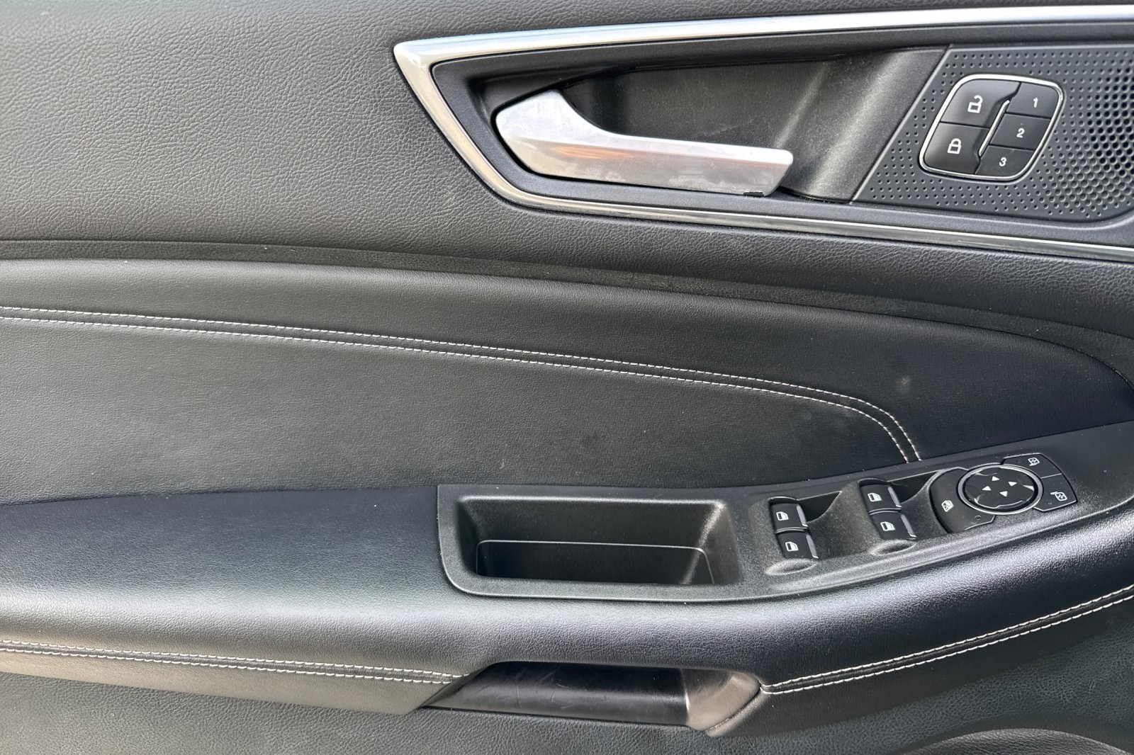 2022 Ford Edge Titanium photo 13