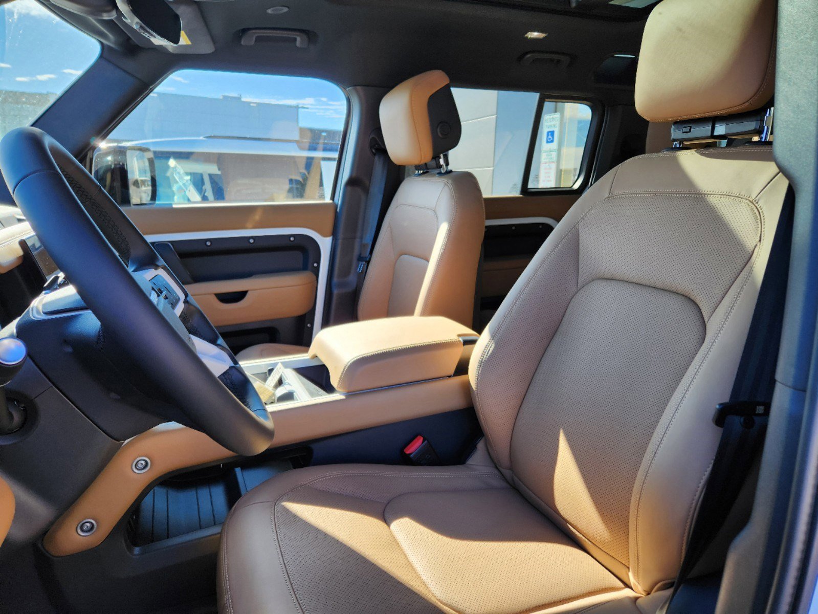 2025 Land Rover Defender 110 X-Dynamic SE photo 4