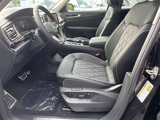 2026 Volkswagen Atlas SEL Premium R-Line photo 7