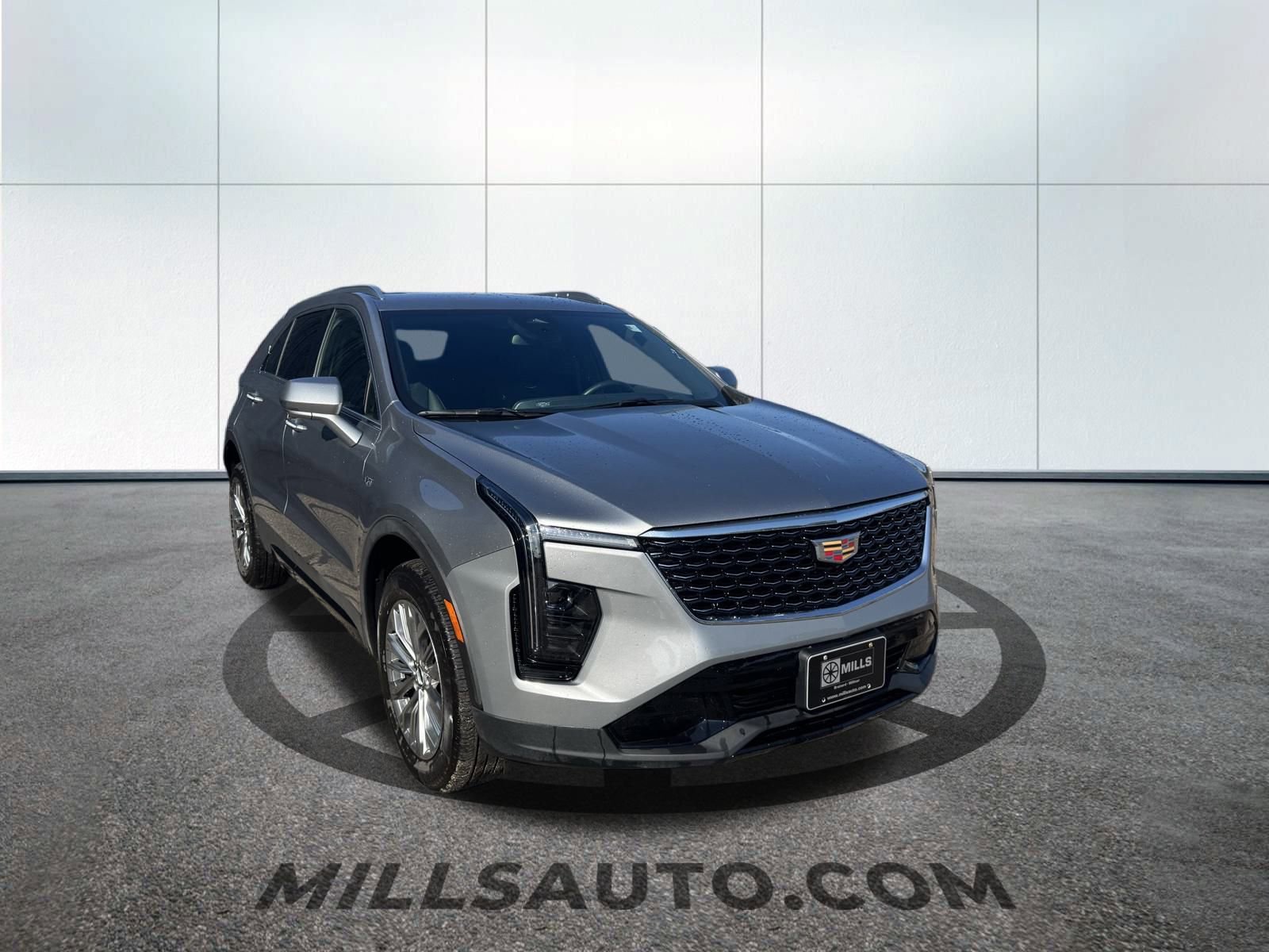 2025 Cadillac XT4 Premium Luxury photo 2