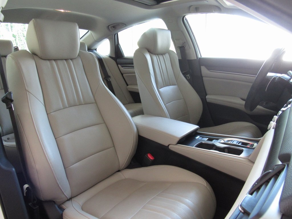 2022 Honda Accord Hybrid Touring photo 18